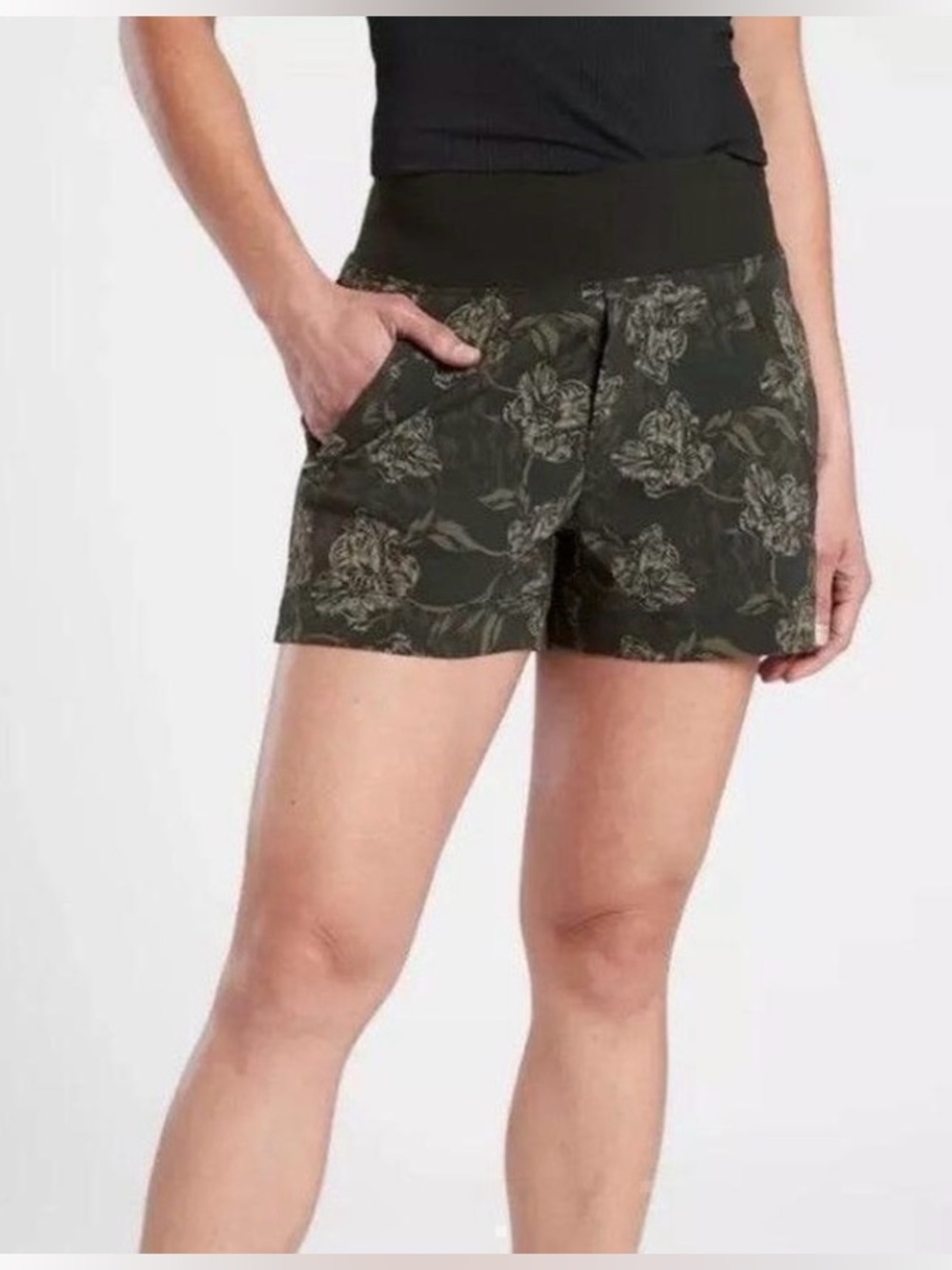 Athleta Trekkie Shorts Green Floral Print
Side and Back Zip Pockets